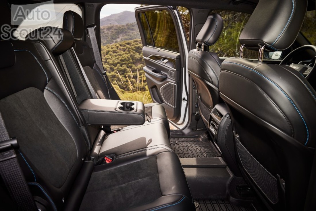 Trailhawk_01 (4).jpg