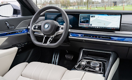 Editorial 2024 bmw 750e jw 18