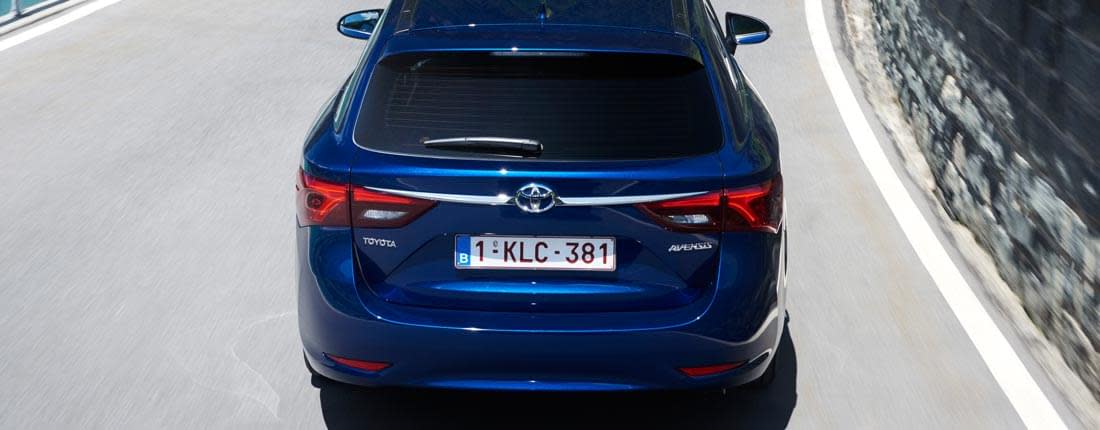 toyota-avensis-verso-l-03