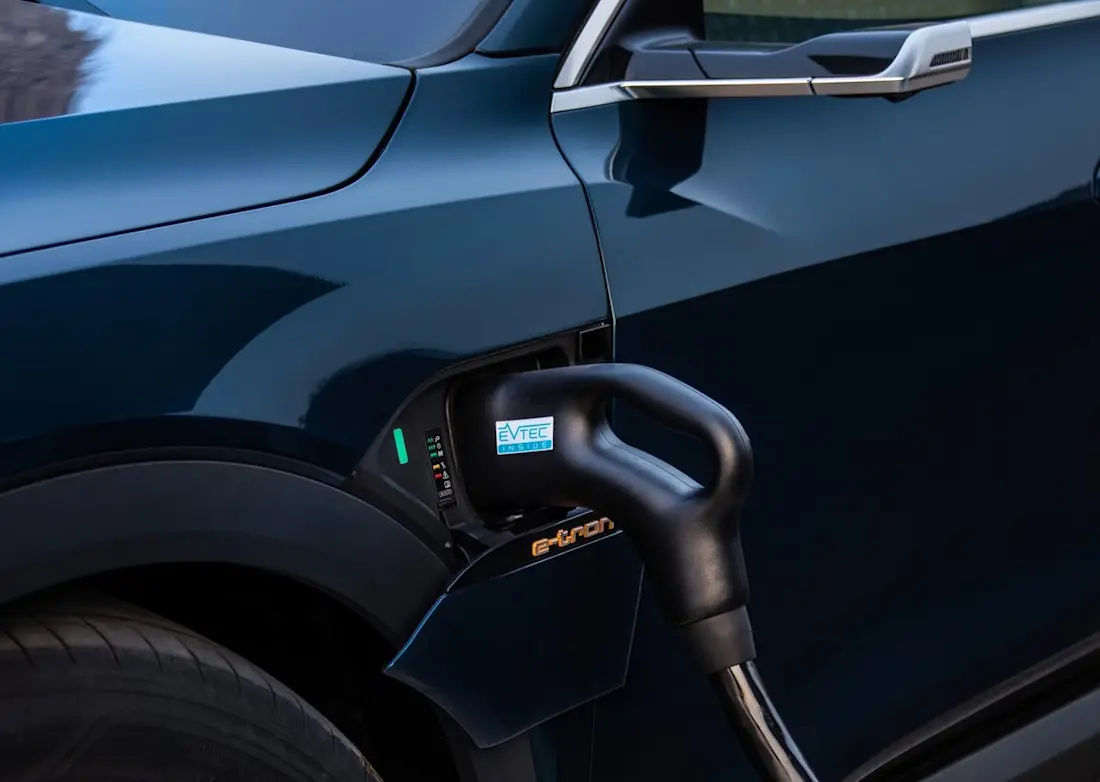 Audi-e-tron-2020-1280-f1 Audi-e-tron-2020-1280-f1