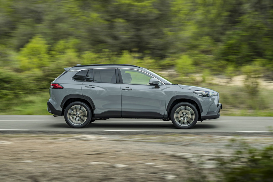 toyota-corolla-cross-hybrid-2022-6.jpg