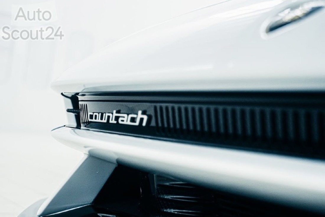 2022-Lamborghini-Countach-1 (1).jpg