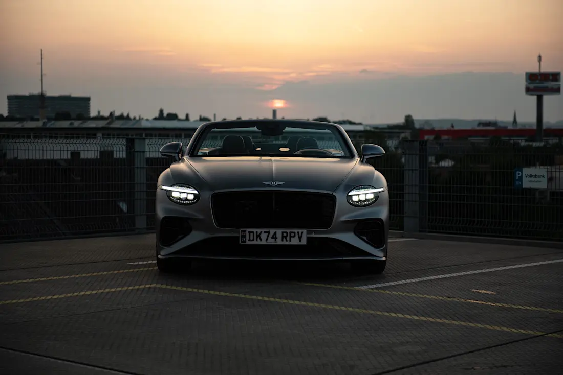 bentley-continental-cabrio-speed-hybrid-2025-front bentley-continental-cabrio-speed-hybrid-2025-front