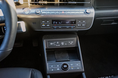 Editorial 2024 hyundai kona electric ultimate td 240404 23 jl