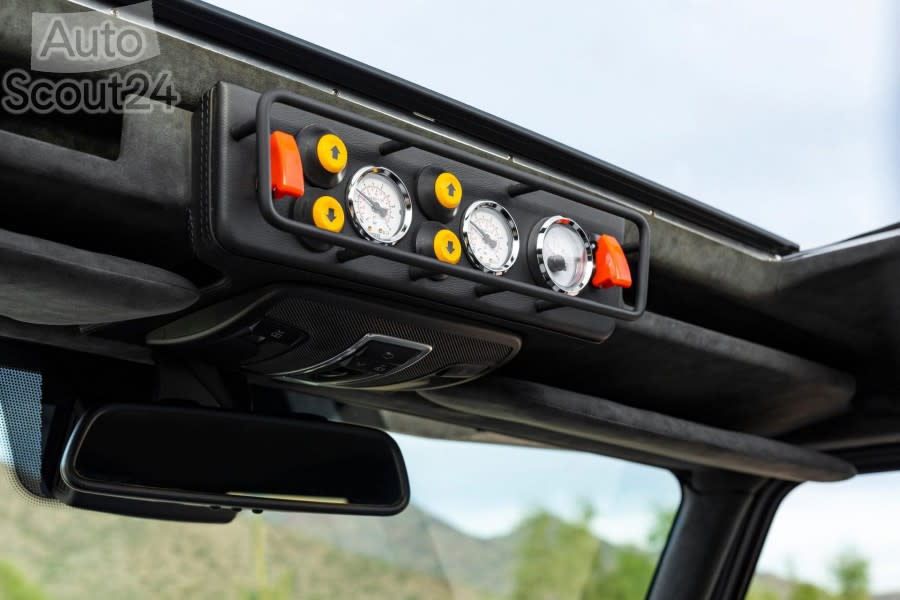 Mercedes-Benz-G63-6x6-Brabus-13.jpg