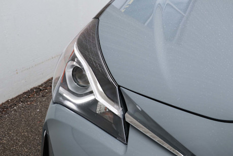 Editorial 2019 toyota yaris hatchback se 5m 09 jm