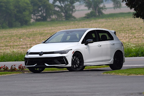Toyota GR Corolla vs Volkswagen Golf R : match comparatif Image