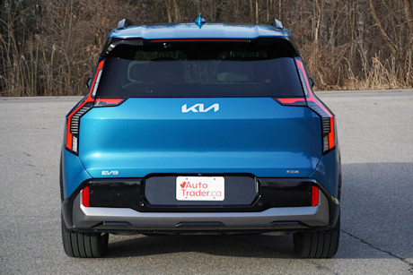 Editorial 2024 kia ev9 land gt line awd td 240417 05 di