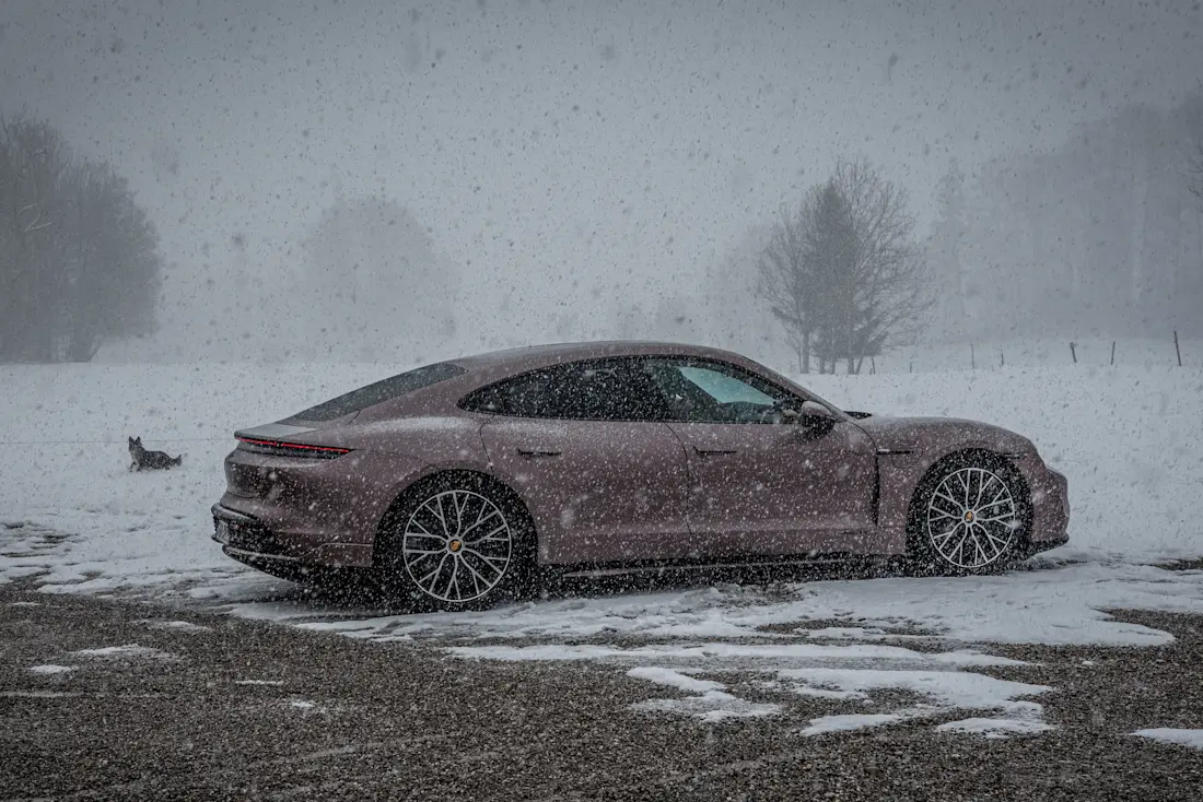 Porsche-Taycan-Basis-Snow Porsche-Taycan-Basis-Snow