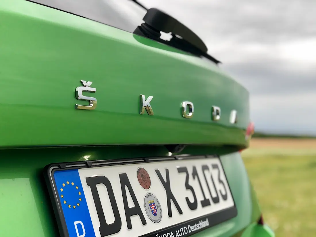 Skoda Kamiq Style Rallye Gruen 2020 Schriftzug Skoda Kamiq Style Rallye Gruen 2020 Schriftzug