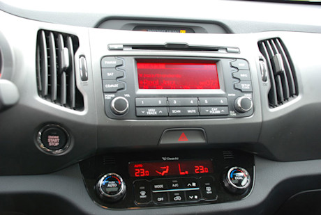 Editorial 2011 kia sportage ex luxury 02 gy