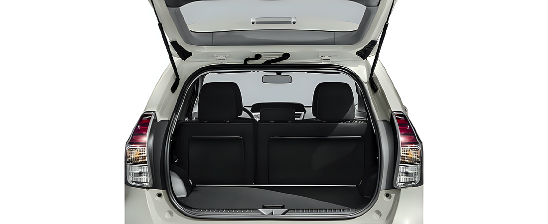 Toyota Prius v 2018 11
