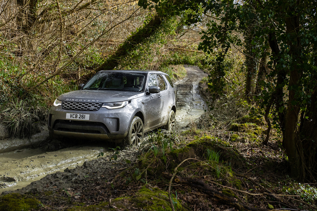 LR_Disco_21MY_D300_Off-Road_008