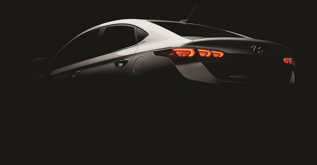 Editorial accent teaser rear