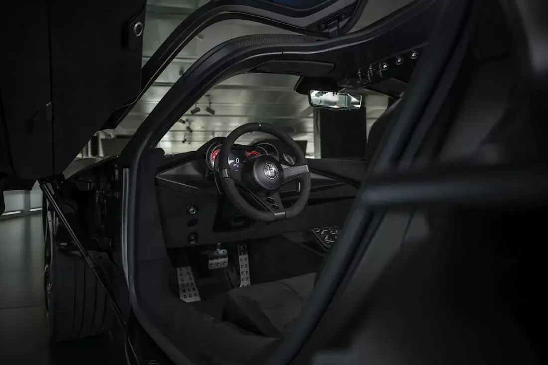 Alfa Romeo 33 Stradale Perla Nera 2026 (4).jpg