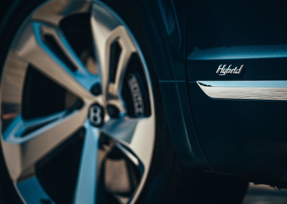 Bentley-Bentayga_Hybrid-2019-1280-47.jpg