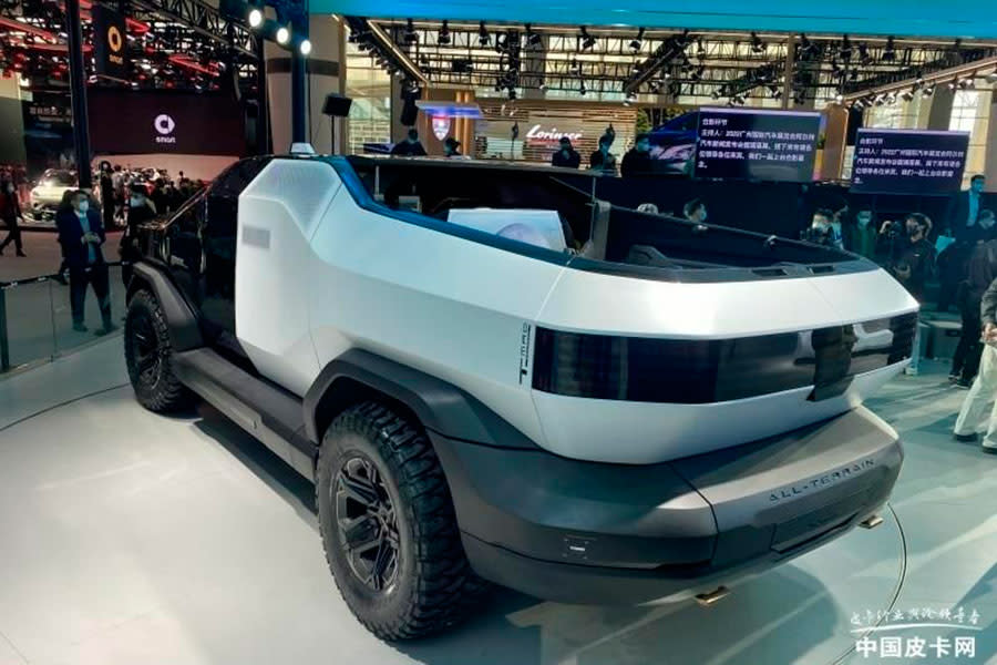 Tesla-cybertruck-chino-t-mad-(1).jpg