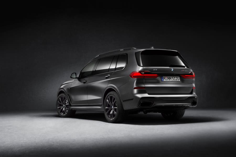P90386159_highRes_bmw-x7-edition-dark- (1).jpg
