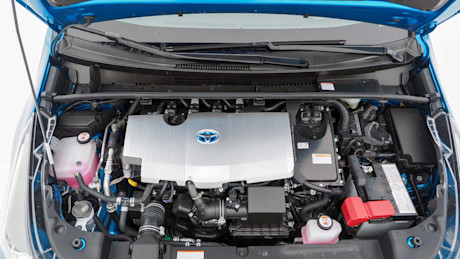 Editorial 2020 toyota prius technology awd e 09 jp