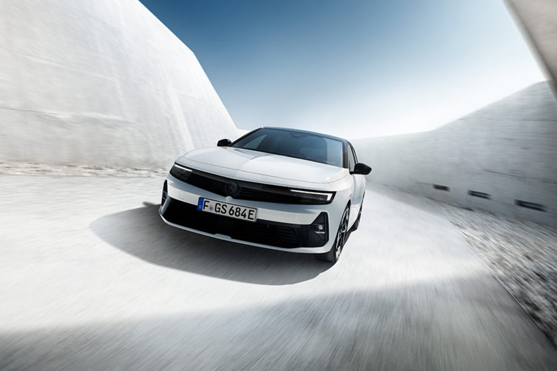 Opel-Astra-GSe-phev-225-autocasion (2).jpg