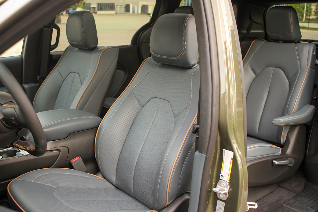 2027 Chrysler PAcifica - TD - CT - 261005 - 7.jpg