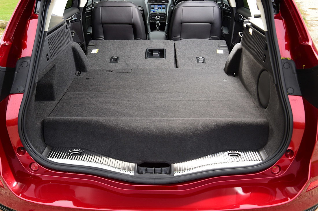ford_mondeo_hybrid_estate_44.jpeg