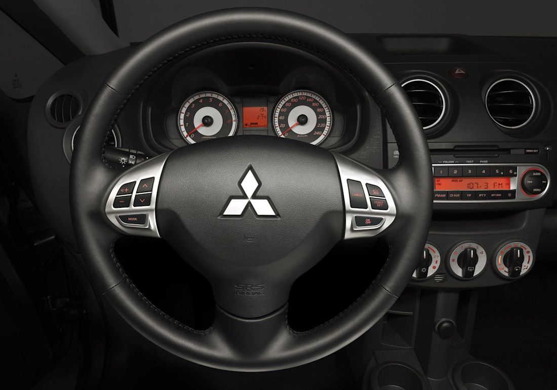 mitsubishi-colt-interior
