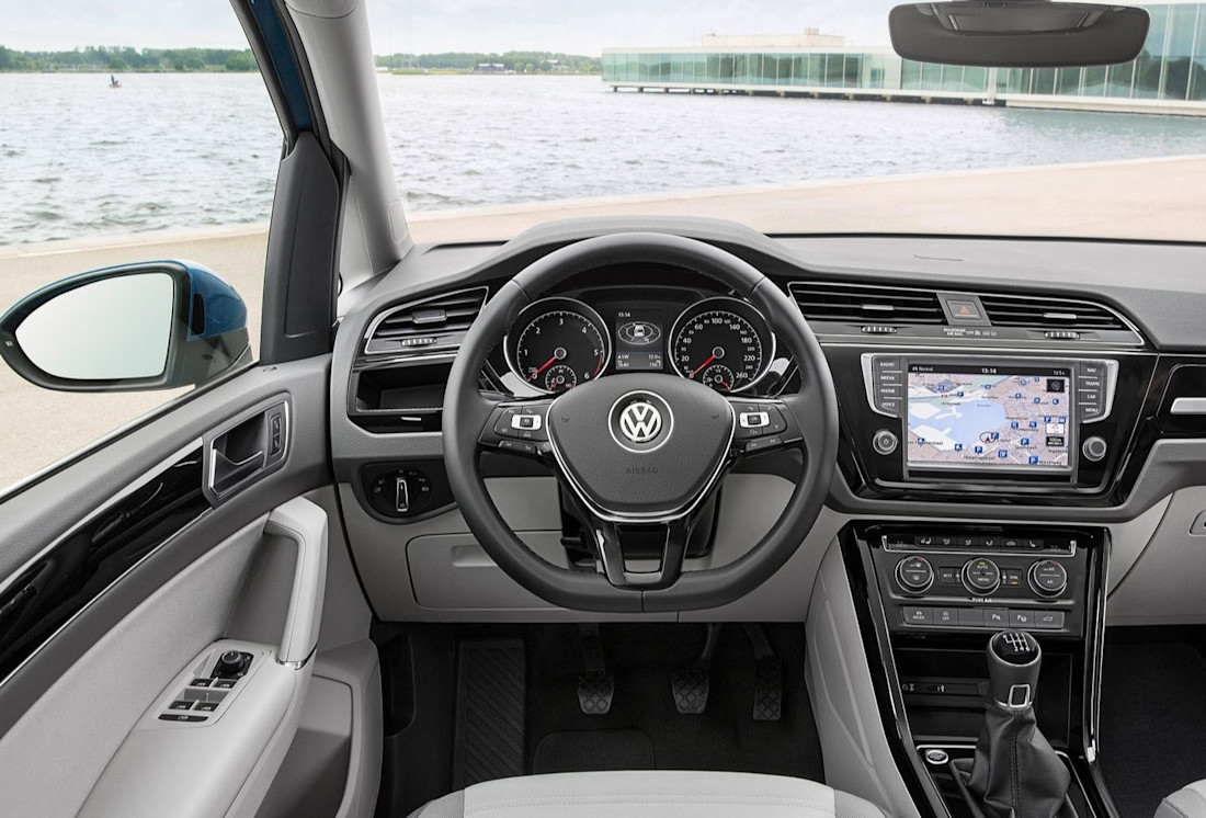 vw-touran-interior
