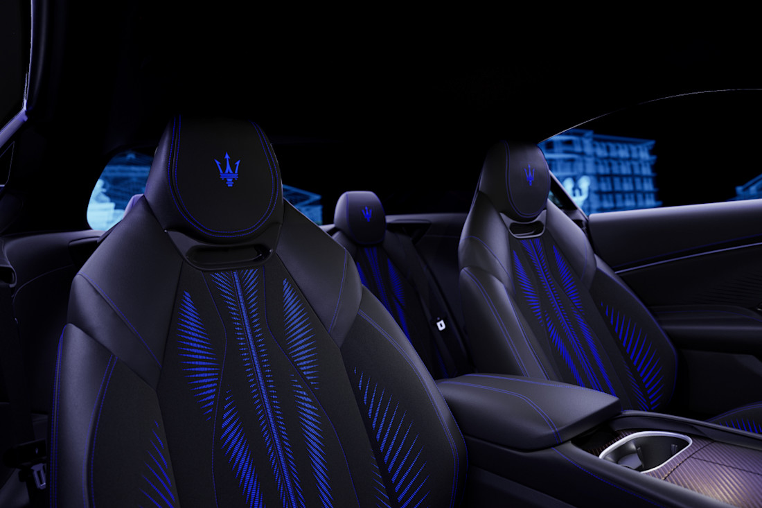 Maserati-Gran-Turismo-110-ANIVERSARIO-Blu-Inchiostro (1).jpg