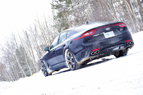 Editorial 2018 kia stinger gt limited 03 jp