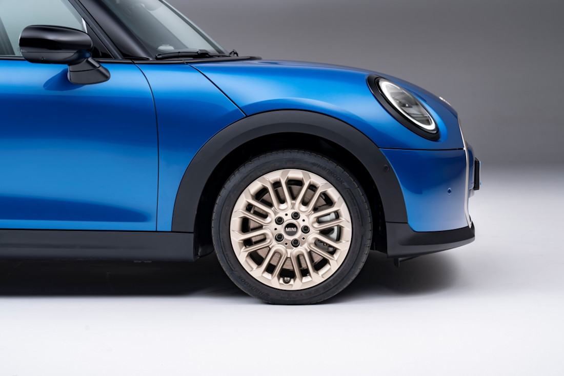 mini-cooper-5-door-2025 (6).jpg