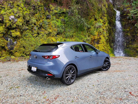 Editorial 2019 mazda3 sport awd 04 sw