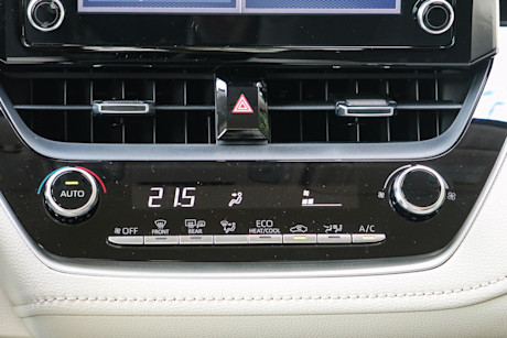 Editorial 2021 toyota corolla hybrid w premium package 22 jm