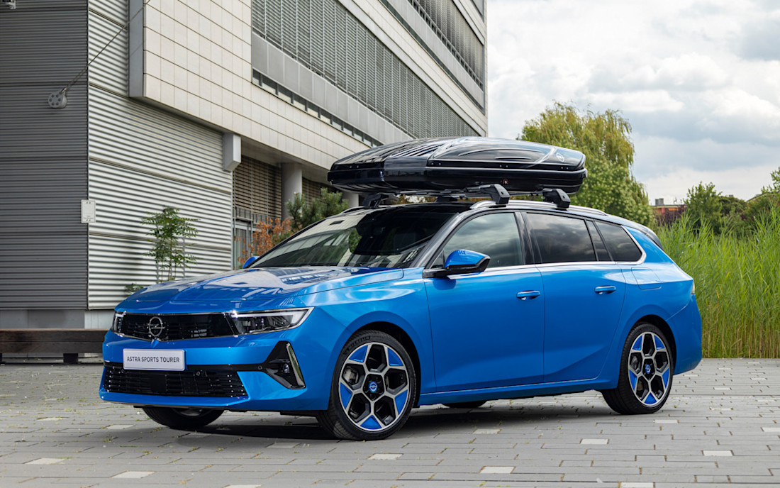 opel_astra_sports_tourer_accessorized