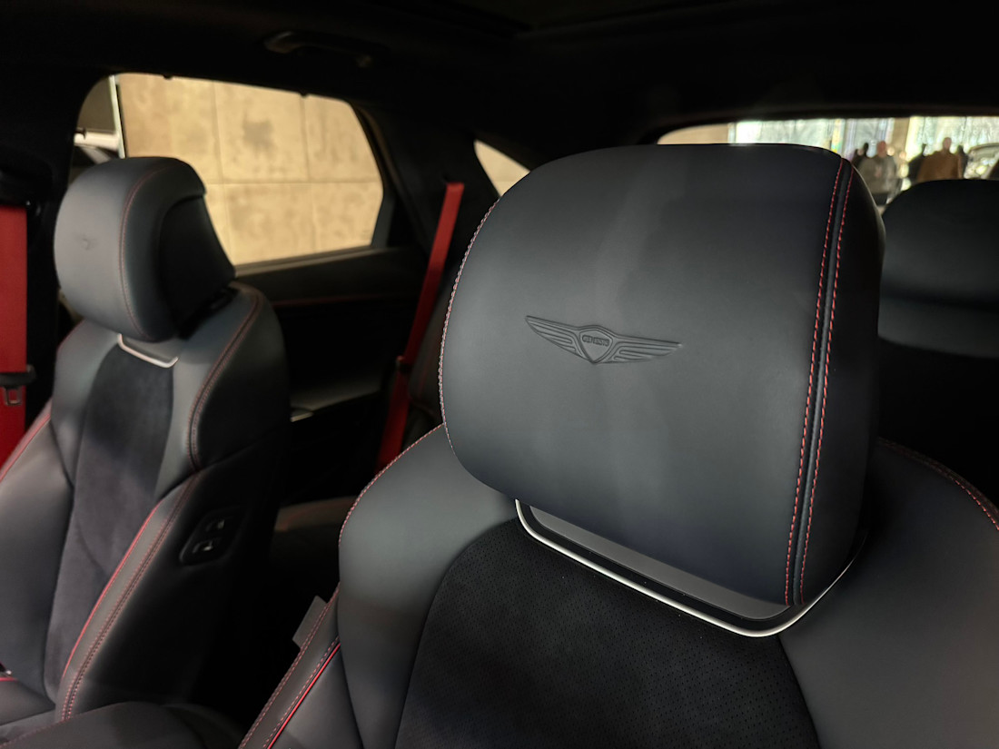 2027 Genesis GV70 Prestige Graphite 05.jpg