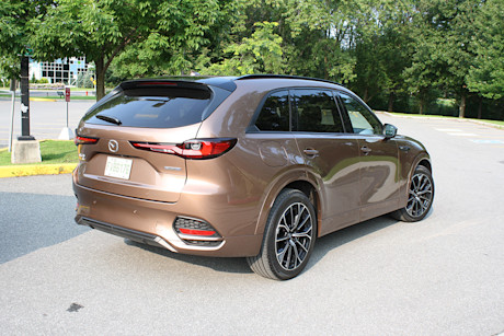 Match comparatif des VUS intermédiaires hybrides rechargeables, Édition 2024: Mazda CX-90 PHEV 2024 vs Mazda CX-70 PHEV 2025 Image