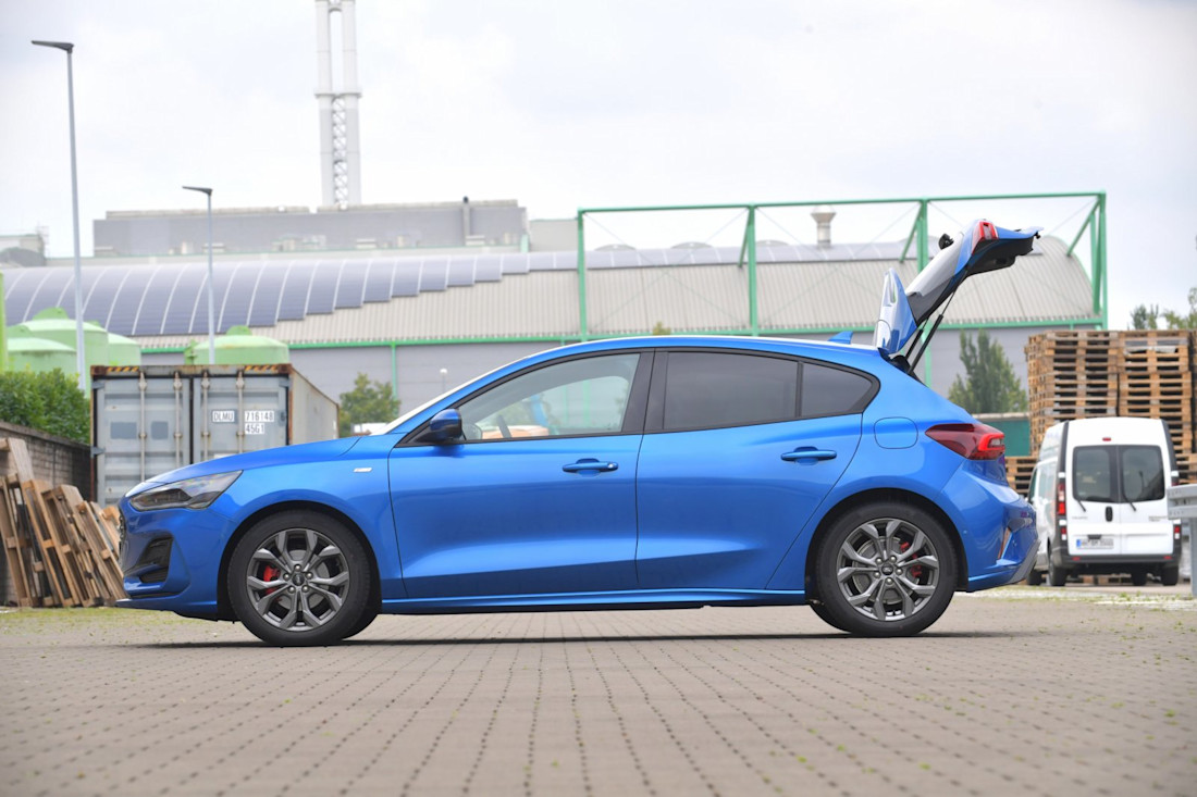 ford-focus-mazda-3-2022-8.jpg