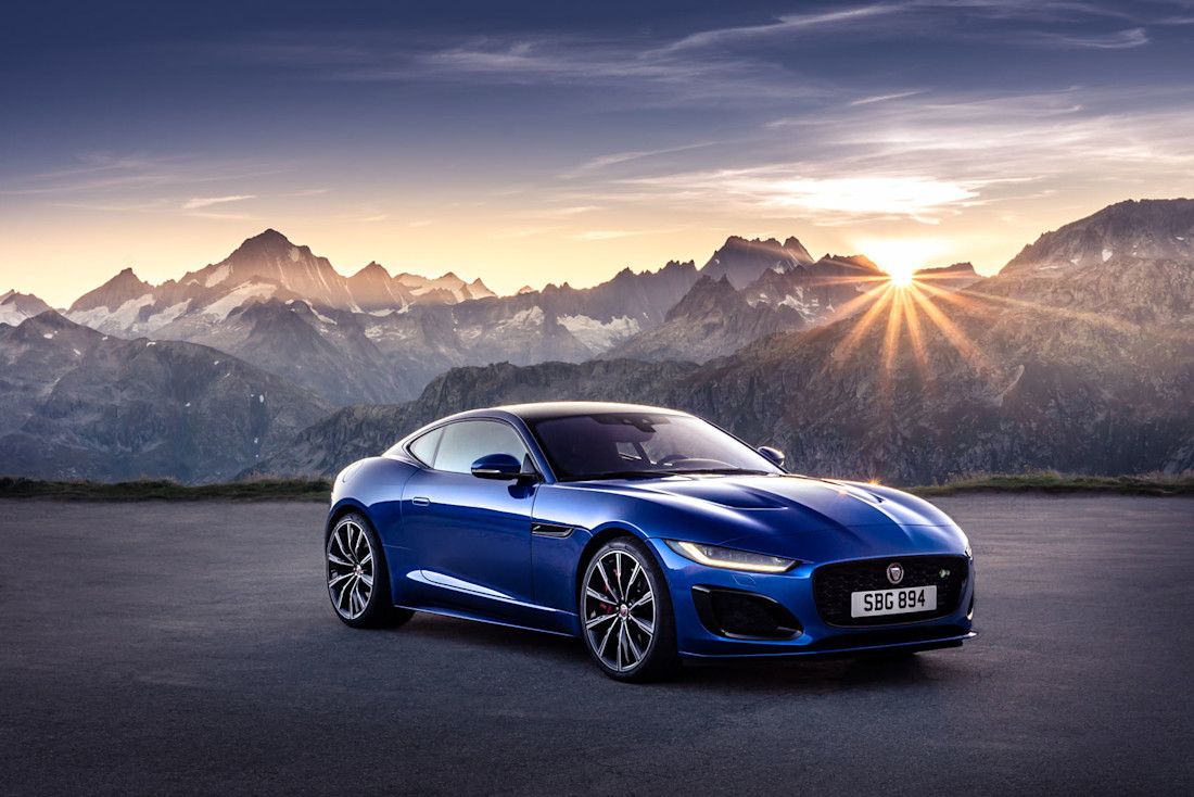 Jag_F-TYPE_R_21MY_Velocity_Blue_Reveal_Switzerland_02.12.19_01.jpg