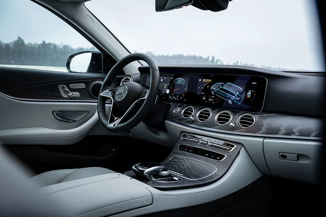 Mercedes-Benz-E-400-d-All-Terrain-Cockpit