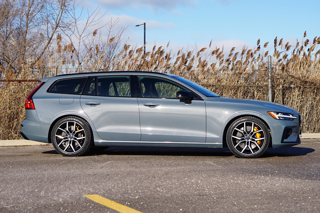 Editorial 2024 volvo v60 recharge t8 awd polestar engineered td 240227 06 jl