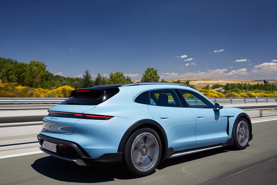 PORSCHE-TAYCAN-CROSS-TURISMO-071.jpg