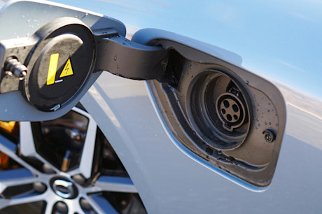 Editorial 2024 volvo v60 recharge t8 awd polestar engineered td 240227 16 jl