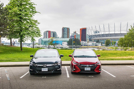 Editorial 2018 honda clarity vs toyota prius prime 02 bm