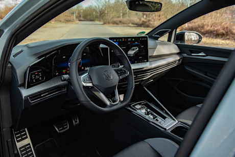 vw-golf-tdi-cockpit