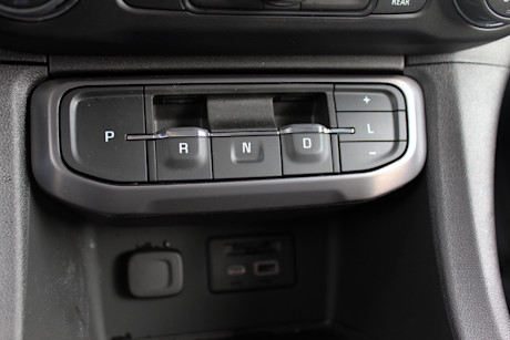 Editorial 2022 gmc acadia at4 17 pb