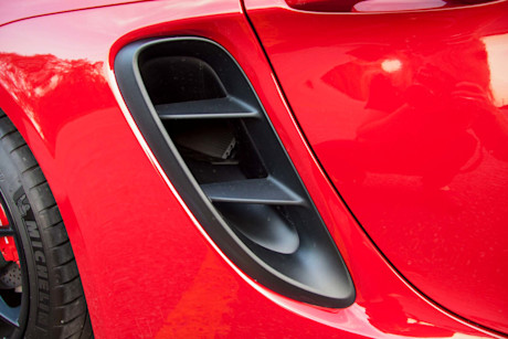 Editorial 2018 porsche cayman gts 17 lw