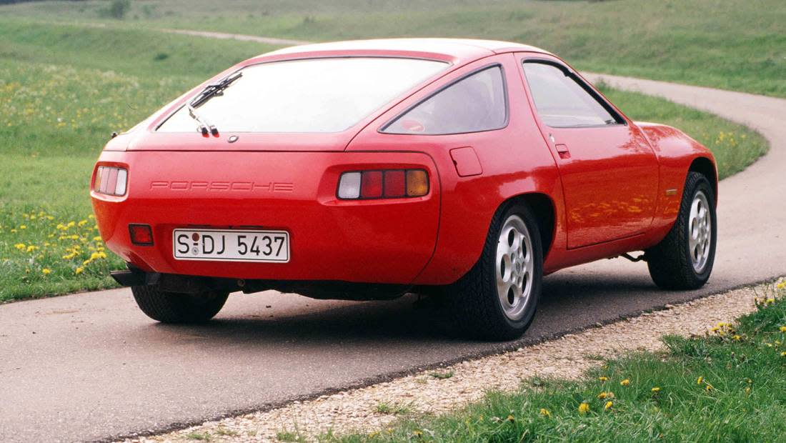 1phJac2Q8BcQFyECWpfE8z-6e8cbc722a04917c5df97f9f5e6e8958-porsche-928-back-1100