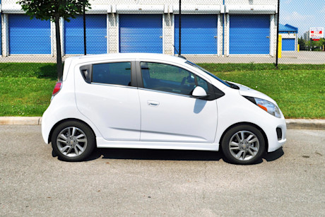 Editorial 2015 chevrolet spark ev mb 09