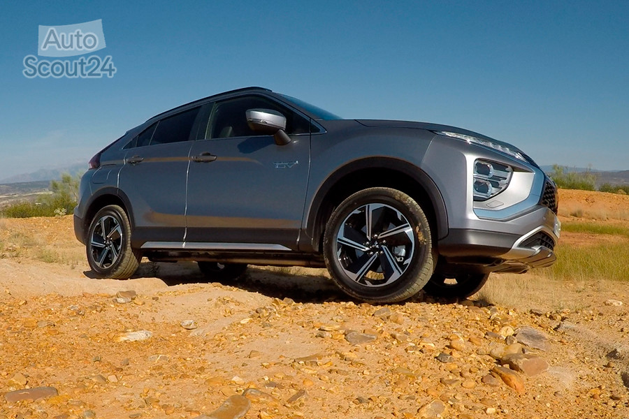 FT_17_eclipse_cross_off_road_1.jpg