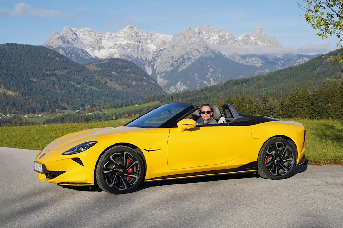 11 mg-cyberster-gt-seitlich-armin